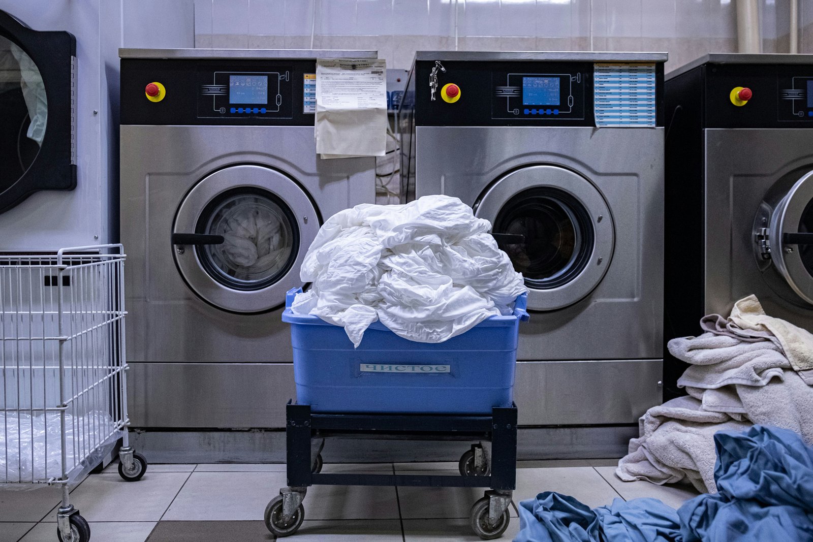 Wäsche in der Waschmaschine im Haushalt